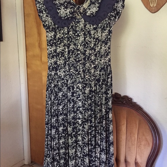 Dress - Picture 2 of 4